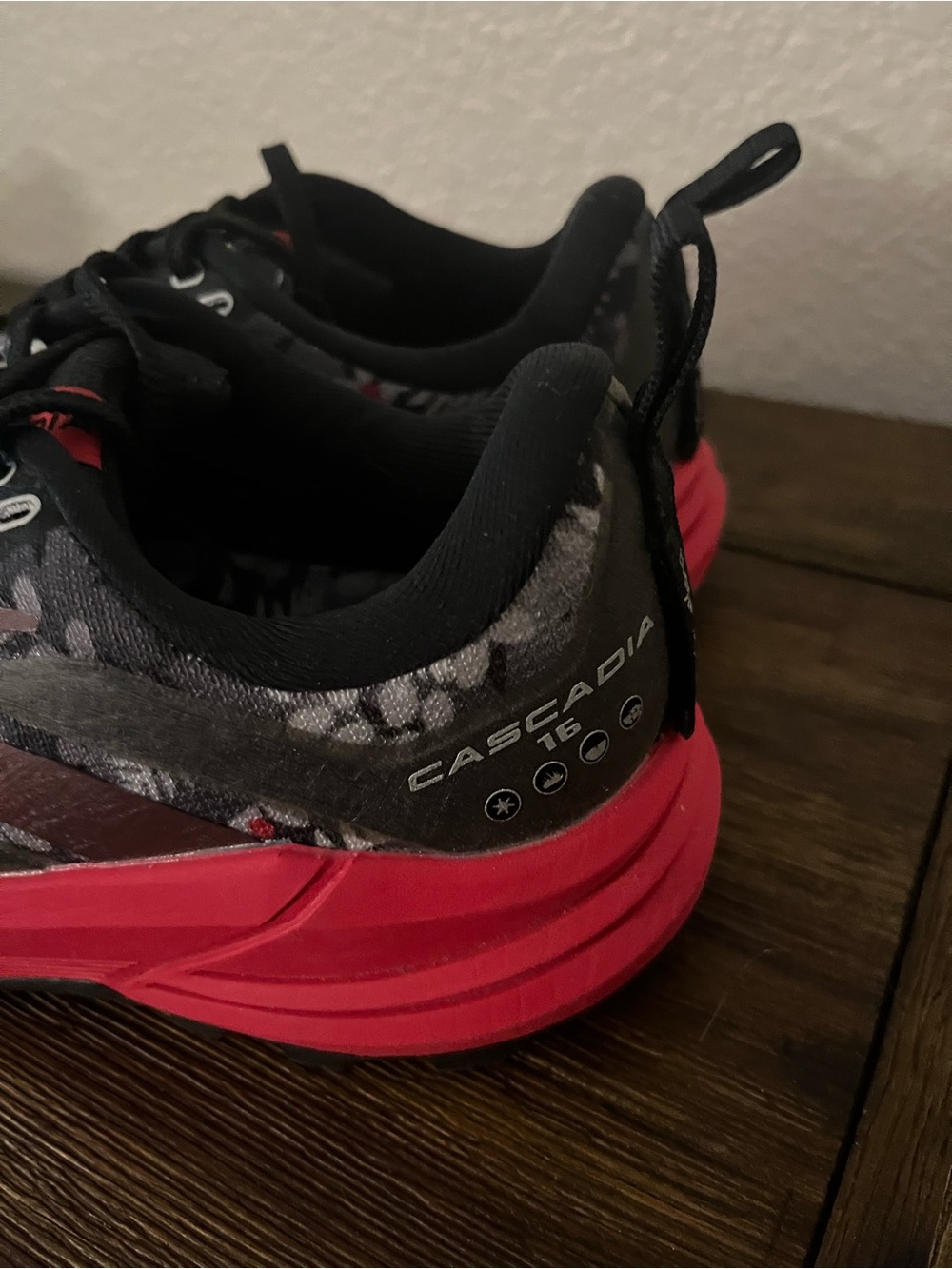 Brooks Women’s Cascadia 16 Sasquatch Edition Trail Running Shoes Hiking size 7 - Picture 2 of 7